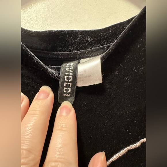 H&M Divided Women’s Black Velvet Mini Dress With Embroidery 14 - Picture 4 of 7